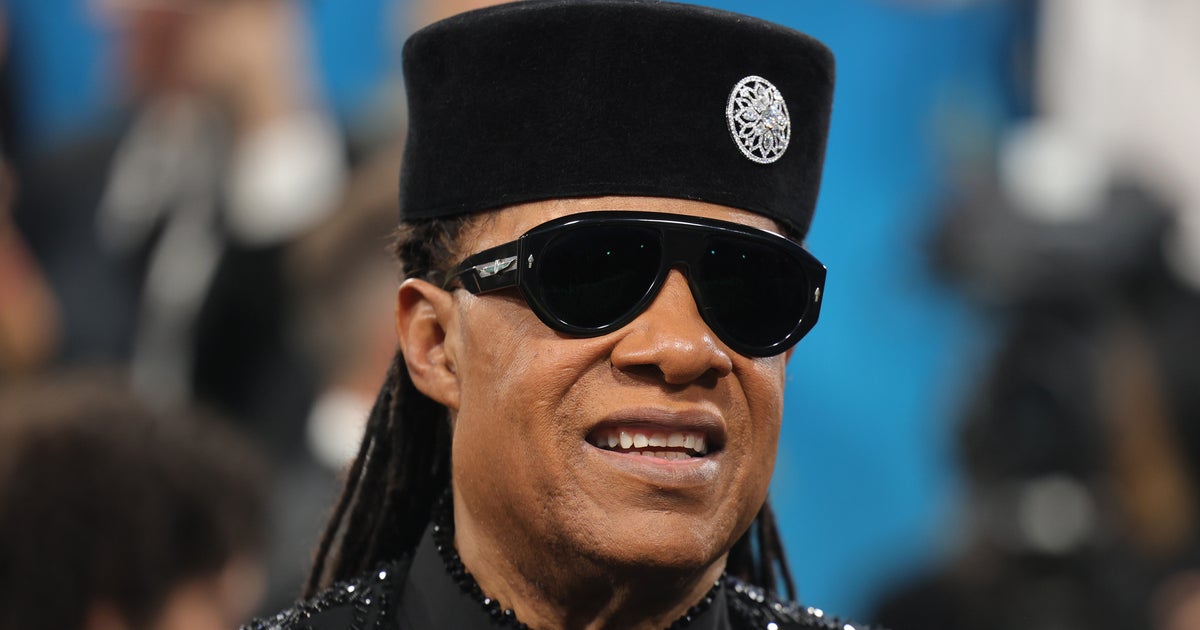 Stevie Wonder Shuts Down Rumors He Is Not Blind