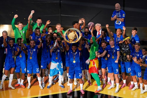 週日，在世俱杯決賽結束後，唐納德·特朗普總統見證了切爾西隊的里斯·詹姆斯舉起獎杯。