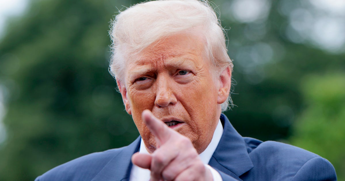 Image for article Trump Fired Off A Sexist Trope At A Faith Lunch. It Shows Hes An Unhappy Man, Expert Says.