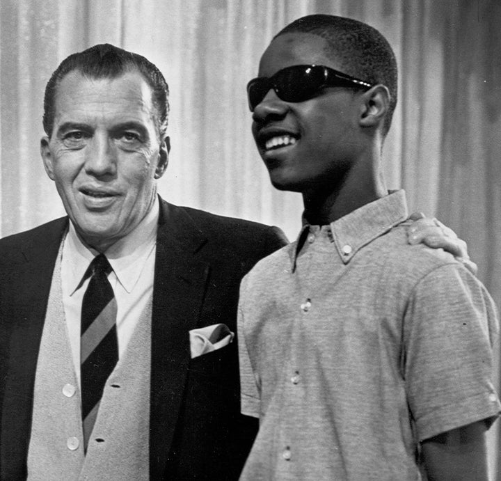 He Rewrote The Guidelines Of TV For Black Artists — And Ceaselessly Modified American Pop Tradition 5 Sullivan poses alongside a 13-year-old Stevie Wonder after the singer's debut performance on "The Ed Sullivan Show" on May 3, 1964.