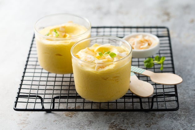 Γρανιτάρουμε με δύο φυλλαράκια δυόσμο για το ντεκόρ. 