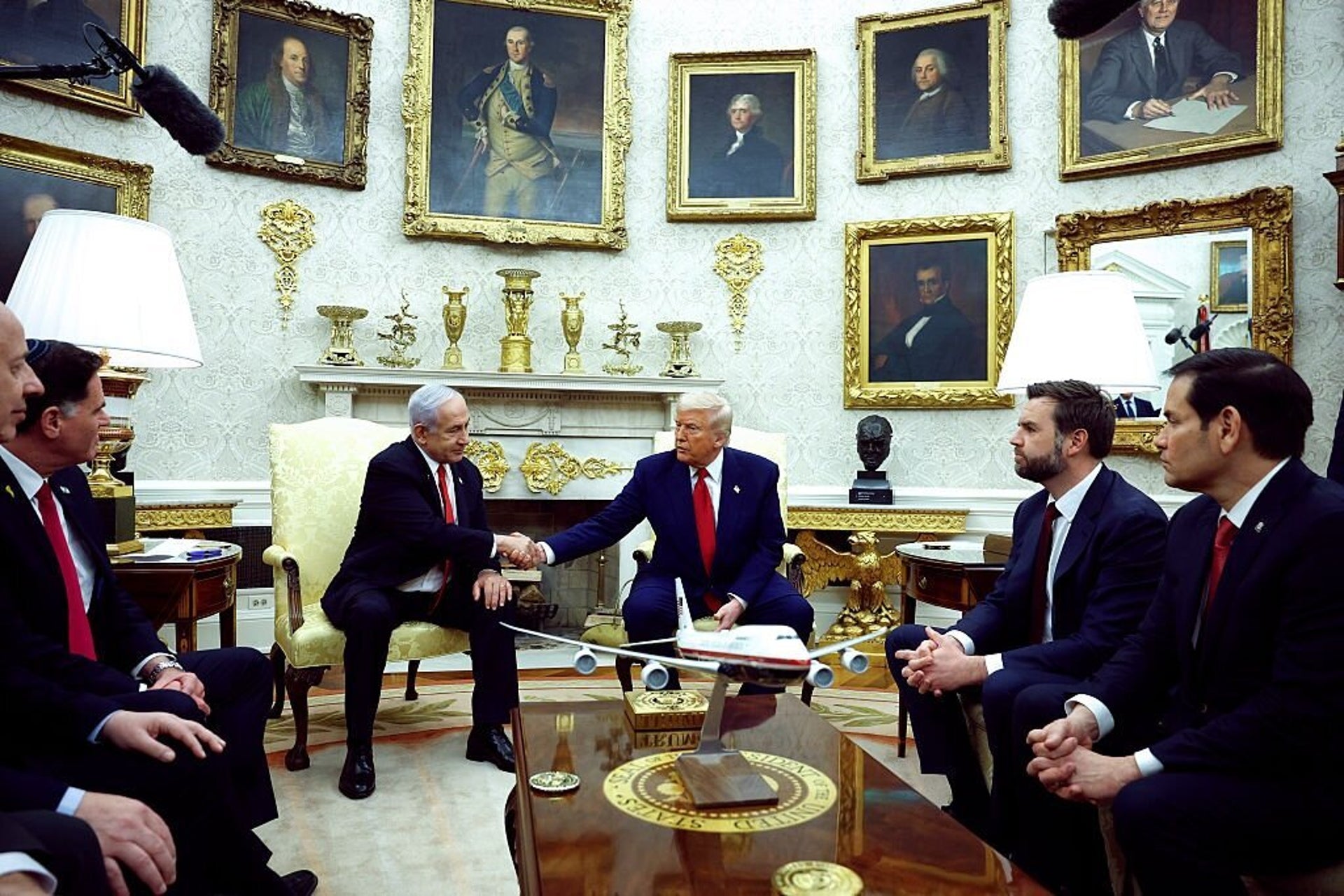 This 'Then And Now' Picture Of The Oval Office Is Going Viral And Says ...