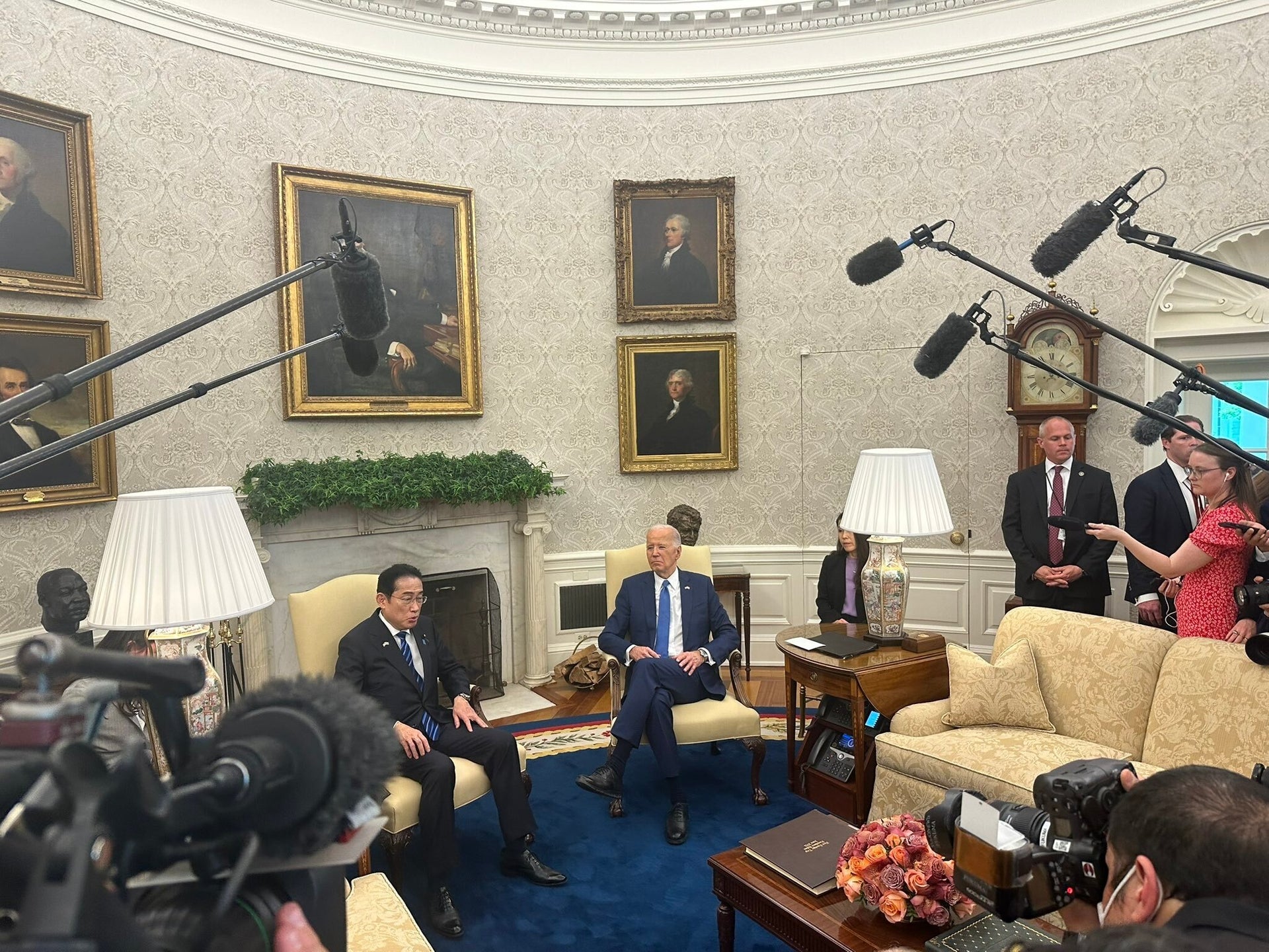 This 'Then And Now' Picture Of The Oval Office Is Going Viral And Says ...