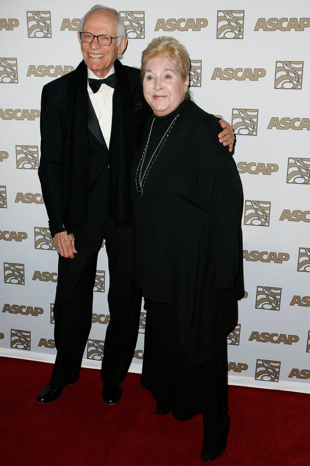 Οι Αλαν και Μέριλιν Μπέργκμαν, ζευγάρι από το 1958 και στιχουργοί μερικών από τις μεγαλύτερες μουσικές επιτυχίες του 20ου αιώνα στα βραβεία ASCAP στις 6 Μαΐου του 2008.