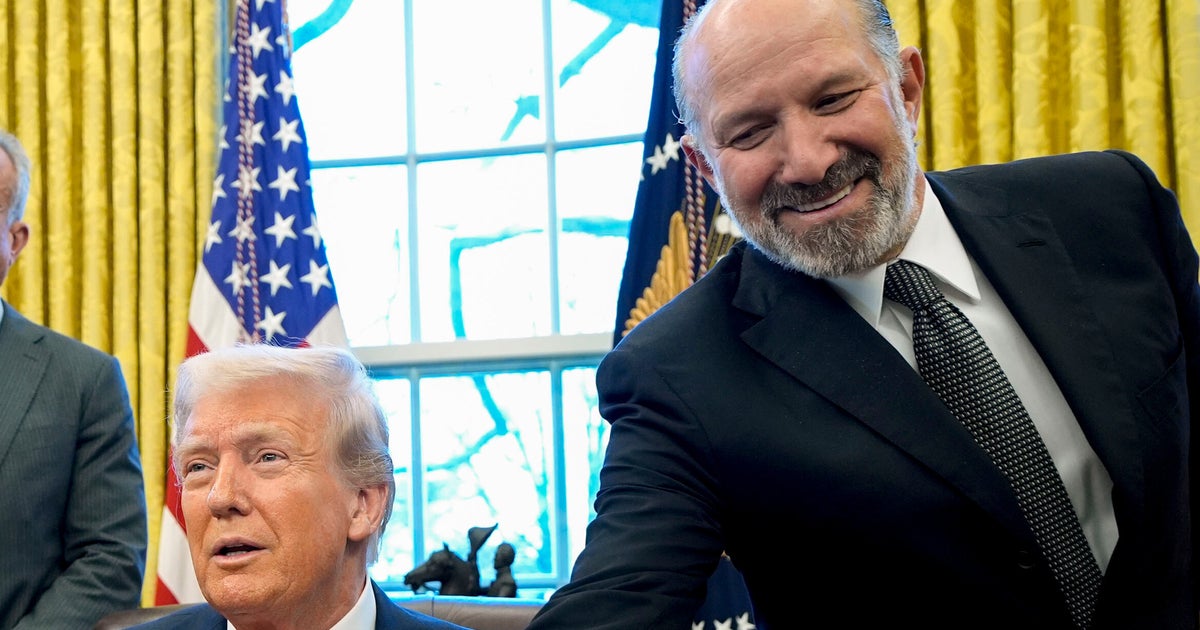 Trump Commerce Sec Dishes On President’s Bizarre Bedtime Calls