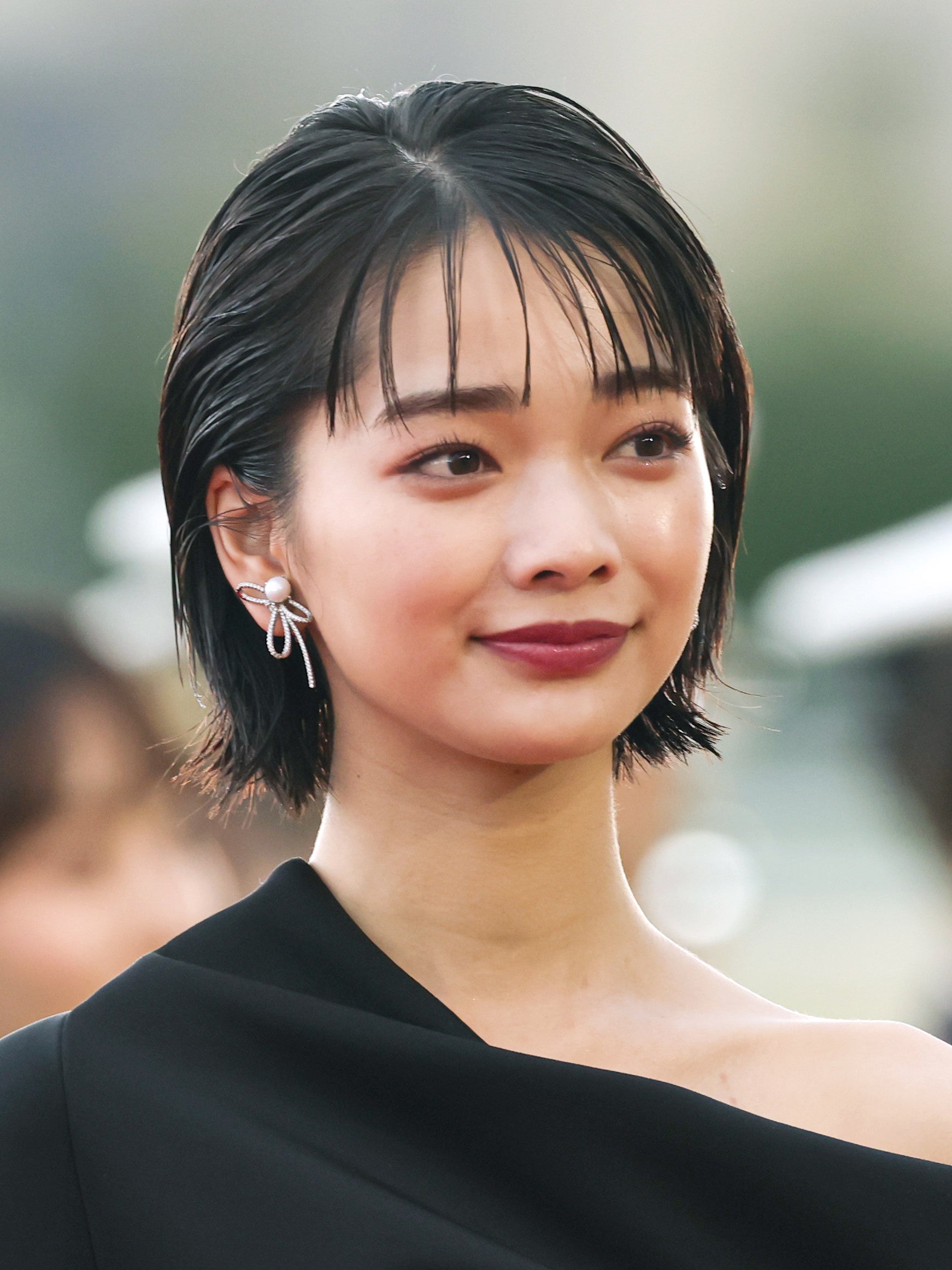 ディースクエアード 中島美嘉さん着用モデル型違い アーティスト中島美嘉初のファッションプロデュース