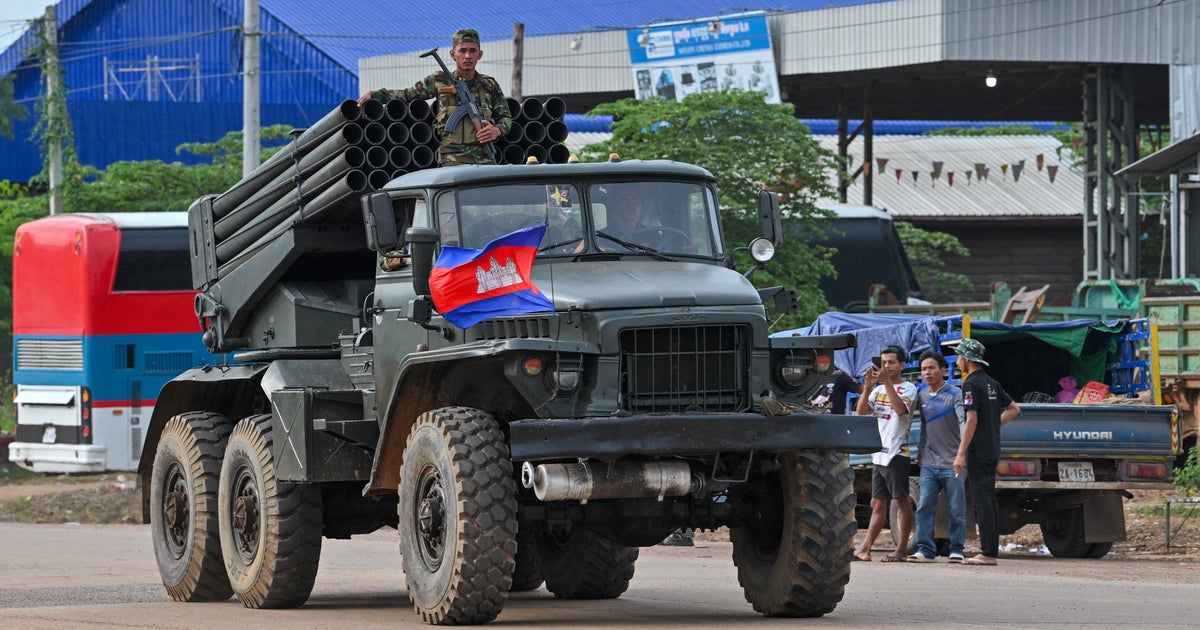 Thailand-Cambodia Border Clashes Kill 15, Displace 100,000