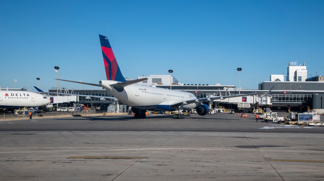 25 Hospitalized After Turbulent Delta Flight Reportedly Sends Passengers ...