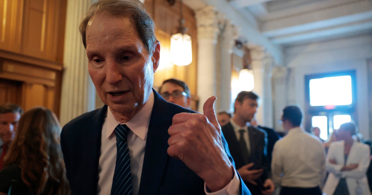 https://img.huffingtonpost.com/asset/688bd12b190000aebe600a53.jpeg?cache=YuPfiOcHIJ&ops=1200_630