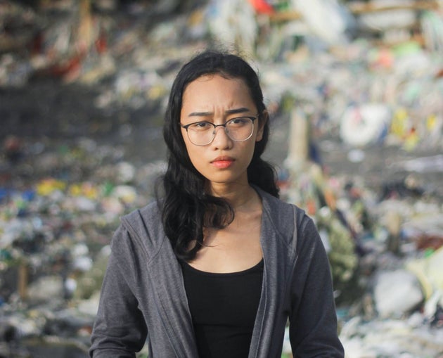 クリシュナ・アリオラさん：フィリピン中部のネグロスオクシデンタル州出身の環境保護活動家。セイント・ラサール・バコロド大学卒業。シンクタンク「CEED（Center for Energy, Ecology, and Development）」でエネルギー・気候プログラム責任者を務める。若者による草の根環境保護団体「Youth for Climate Hope」の創設コーディネーターの一人。化石燃料の段階的廃止や再生可能エネルギーの導入などを軸に活動。