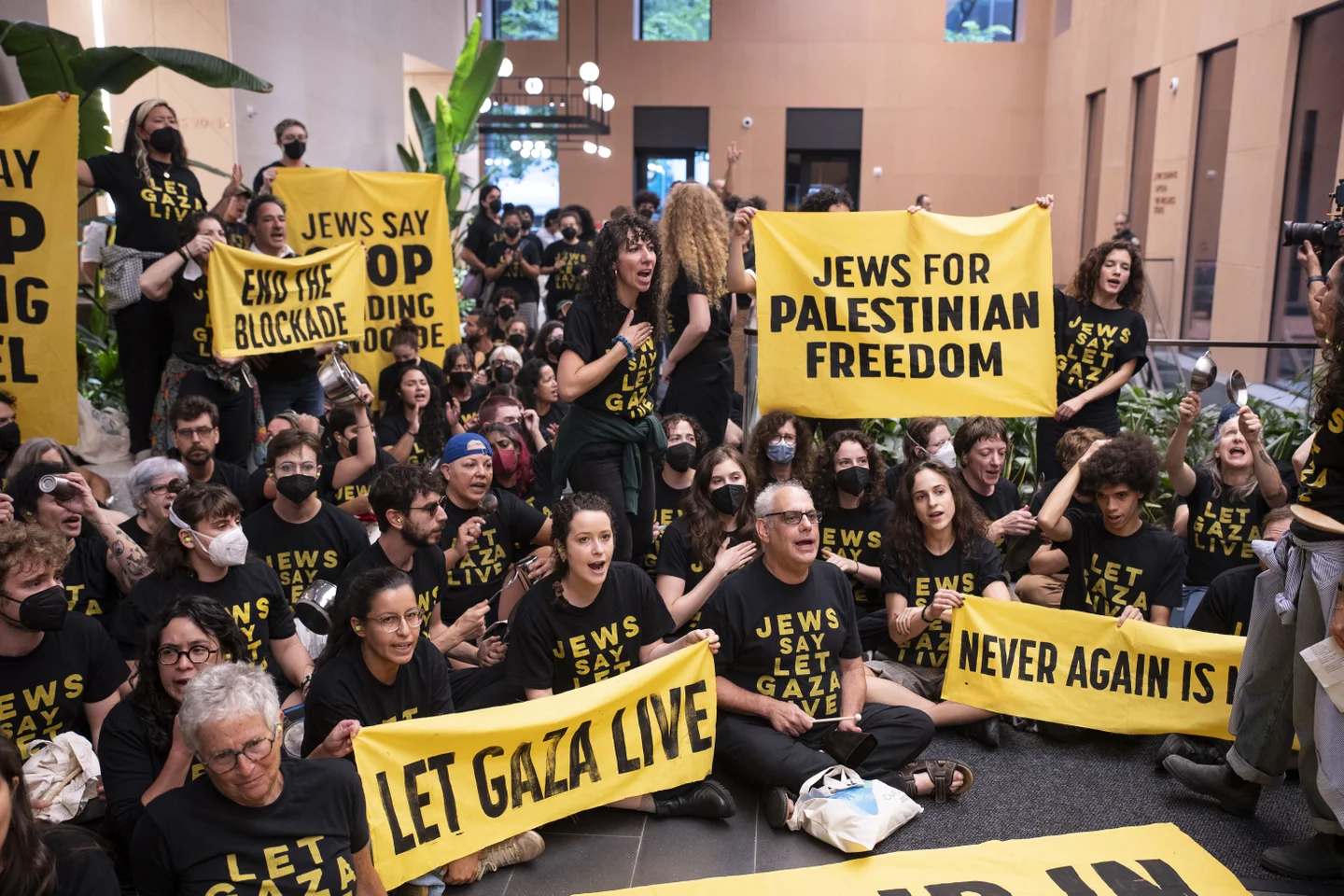 Jews arrested protesting at Schumer's office in NY