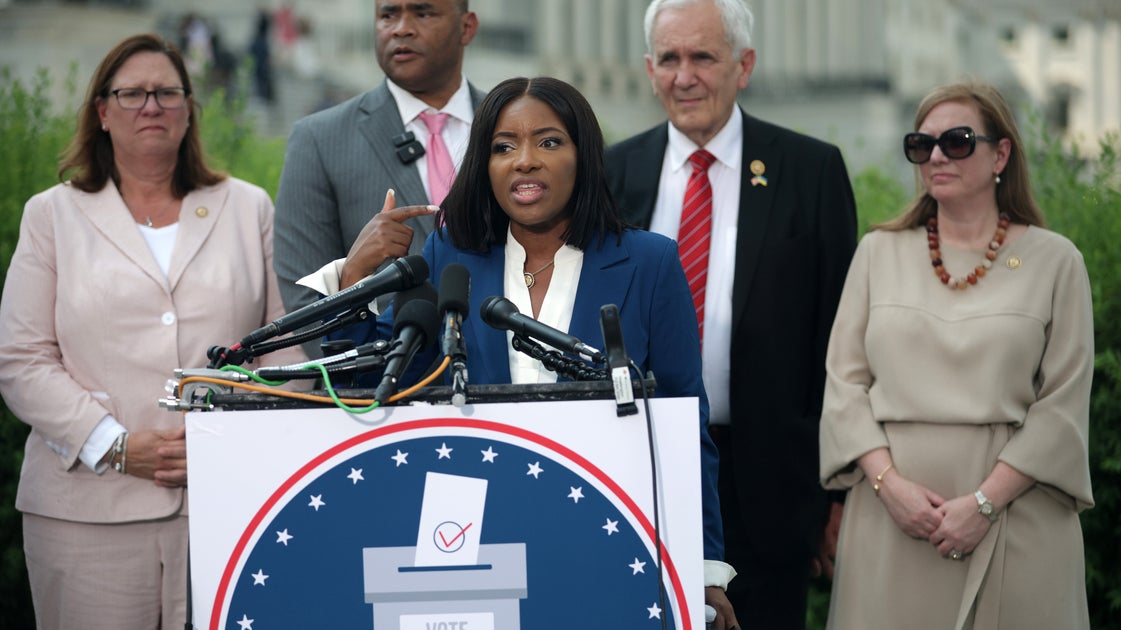 Texas Democrats Leave State To Block Redistricting Vote | HuffPost ...