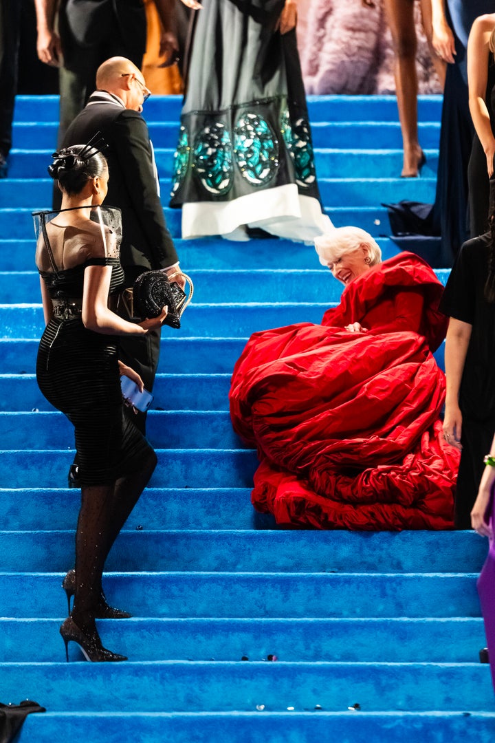 Meryl Streep accidentally recreates Met Gala Meme while filming 1 Meryl Streep is filming