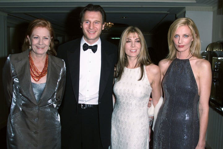 Liam Neeson’s Late Spouse’s Sister Pulls 1 Juicy Transfer Amid Pam Anderson Relationship Rumors - The Boston Courier 1 Liam Neeson with his wife Natasha Richardson, center, and sister-in-law Joely Richardson, far right, in 2000. Natasha and Joely's mother, Hollywood icon Vanessa Redgrave, is at the far left.