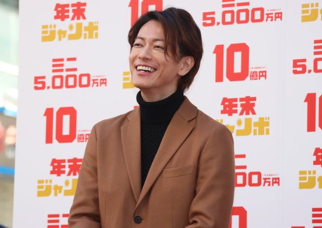 0033222494 「年末ジャンボ宝くじ」発売記念イベント １等、前後賞合わせて１０億円が当たる「年末ジャンボ宝くじ」の発売記念イベントに出席した、俳優の佐藤健さん（東京都） 撮影日2019年11月20日 登録日2019年11月20日 サイズ4000 x 2841 地域アジア 国名日本 撮影地東京都 コレクション時事通信フォト ソース クレジット時事通信フォト