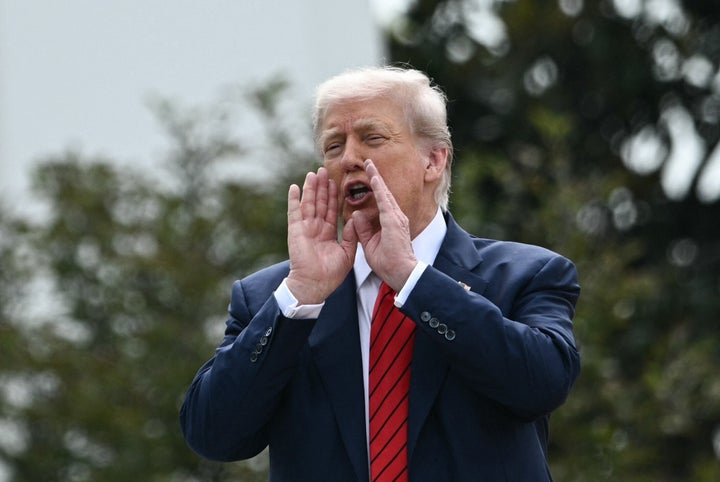 Trump's Weirdest White House Moment Yet Leaves Critics Baffled ...