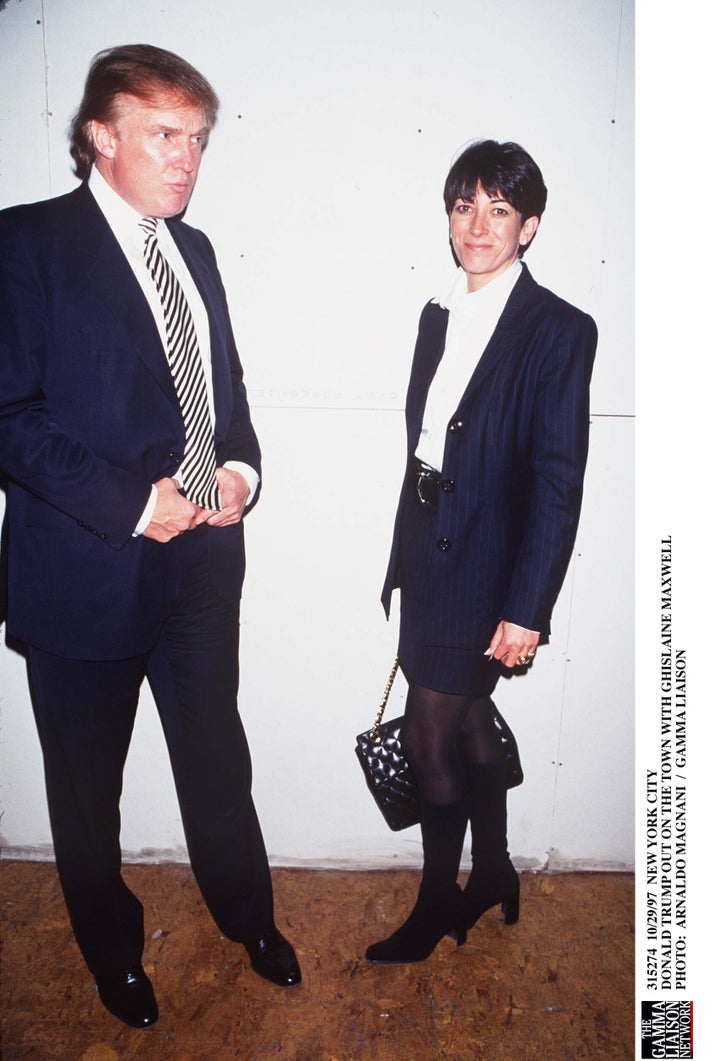 Donald Trump went out to the city with Ghislaine Maxwell in a photo of October 29, 1997. 