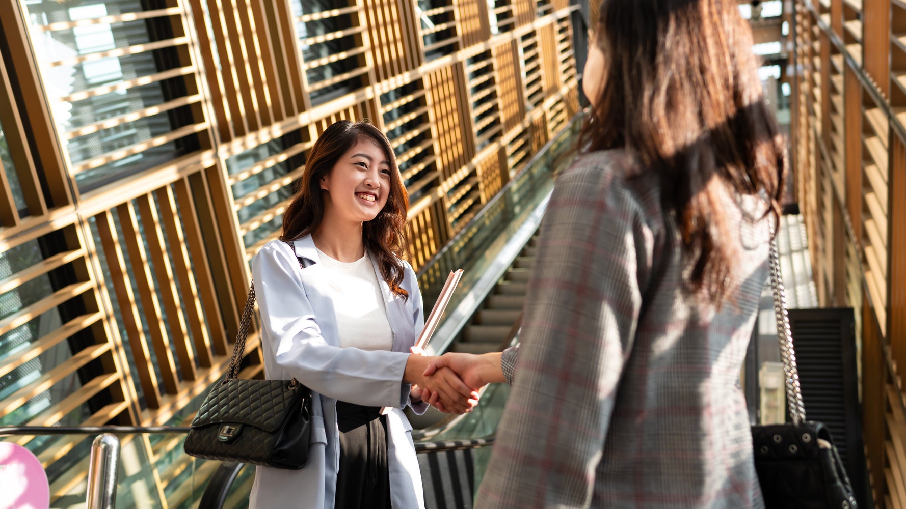 企業の垣根を越えて女性をつなぐ。企業横断型のメンター制度を8