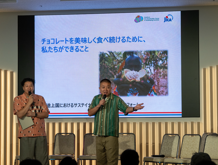 お笑いコンビ「チョコレートプラネット」の長田庄平さん(左)と松尾駿さん(右)