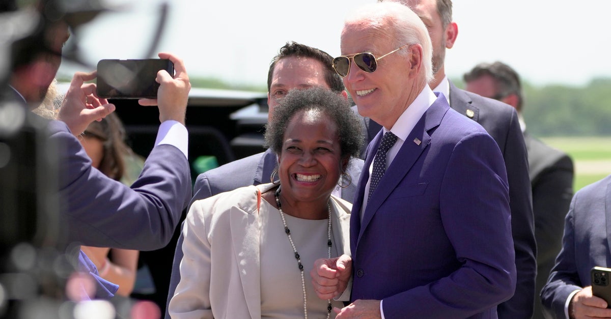 https://img.huffingtonpost.com/asset/68a4d16517000032a863e874.jpeg?cache=9CcrdbMZ6t&ops=1200_630