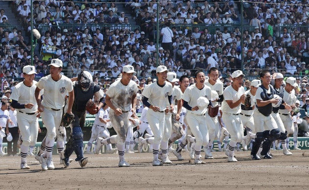 県岐阜商に勝利し、決勝進出を決めた日大三高ナイン