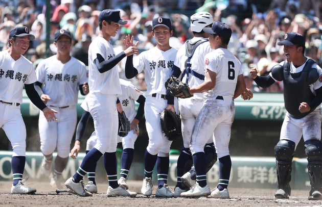 山梨学院を破り、決勝進出を決めた沖縄尚学ナイン