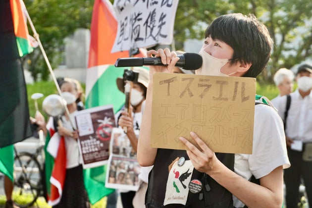 海外物産の事業所前で、イスラエル製のドローン輸入に反対の声を上げる抗議行動の参加者