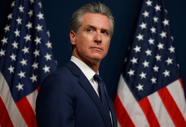 The governor of California, Gavin Newsom, observes during an event of the bill related to the reduction of the maps of the State Congress on August 21, 2025 in Sacramento, California. In a movement to counteract the Plan of the Republicans of the Chamber of Representatives of Texas to redraw the maps of the State Congress before the mid -period elections of 2026, California Democrats took a constitutional amendment proposed to temporarily re -draw their own maps of Congress, creating five additional seats of the United States Chamber for their party. (Photo by Justin Sullivan/Getty Images)