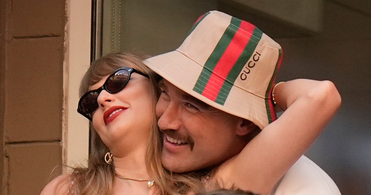 Taylor Swift’s Engagement Has Fans Going Bonkers — And These Tweets Say It All