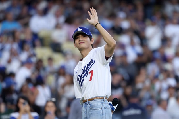 ドジャースの始球式に登場したV