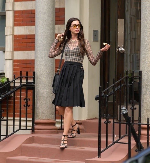 ニューヨーク市グラマシーパークで行われている映画『プラダを着た悪魔2』の撮影現場で目撃されたアン・ハサウェイさん（2025年8月27日）