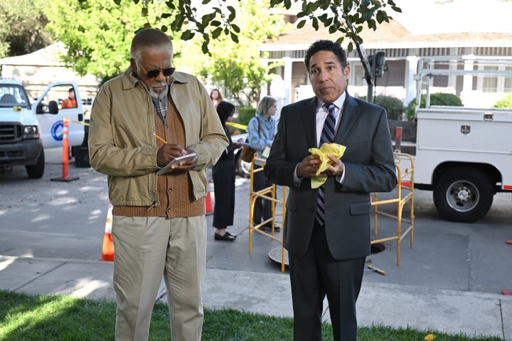 Duane Shepard Sr. as Barry and Oscar Nuñez as Oscar in "The Paper."