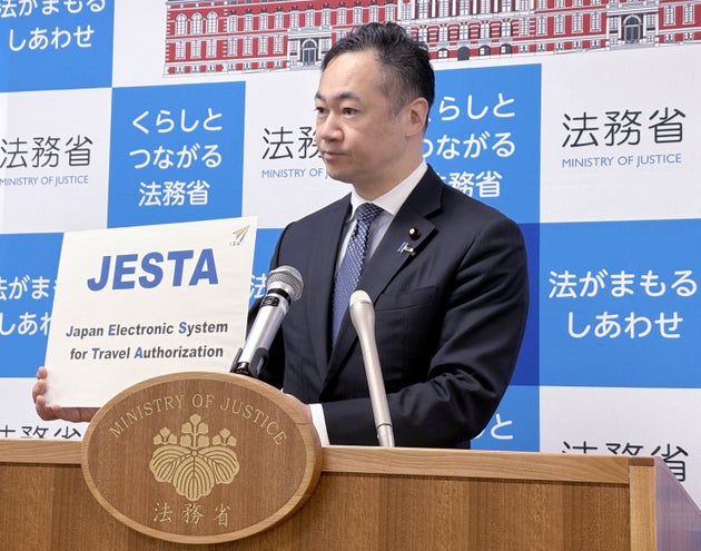 入管法／記者会見する鈴木馨祐法相