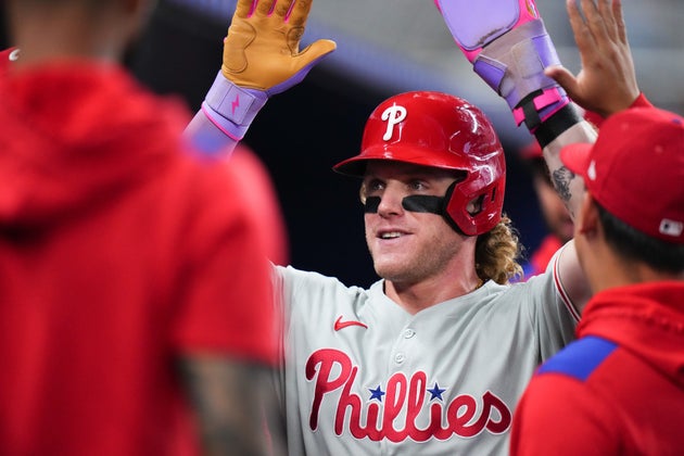 9月6日に行われたマーリンズ戦でホームランを放った後のハリソン・ベイダー選手