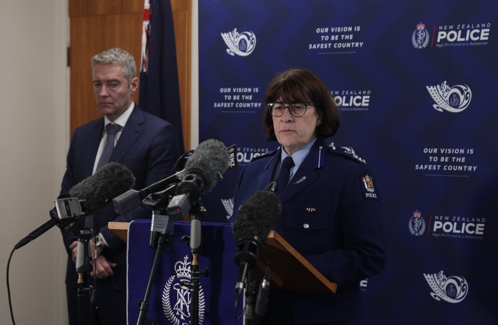 トム・フィリップス容疑者の射殺と警察官の負傷について発表するニュージーランド警察のジル・ロジャース副警察長官（2025年9月8日）