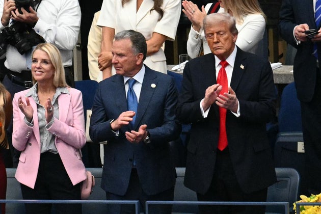 （左から）テニス全米オープンの男子シングルス決勝を観戦するボンディ司法長官、ウィトコフ米特使、トランプ大統領（2025年9月7日）