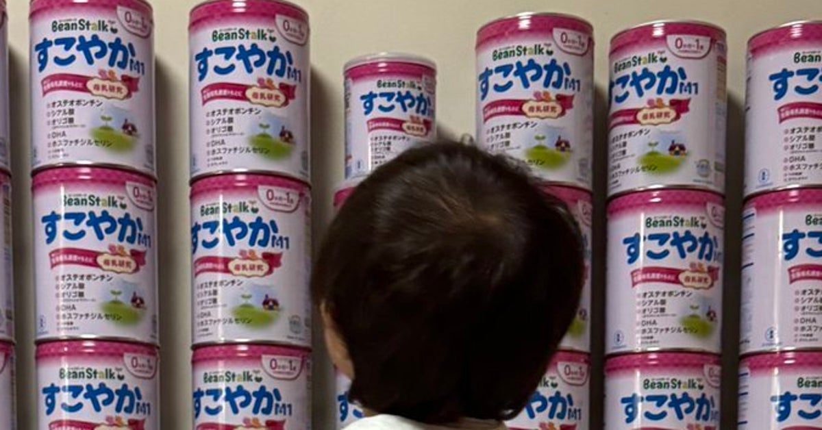 1歳でミルク卒業。大缶59缶との記念ショットに「圧巻！」「やれば 