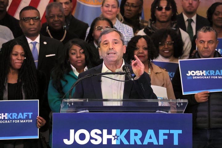 Son of the owner of the billionaire Patriots leaves Boston's Mostral career 1 Surrounded by followers, Josh Kraft went to the media. Kraft declared his candidacy for the mayor of Boston in Prince Hall in the neighborhood of Grove Hall.