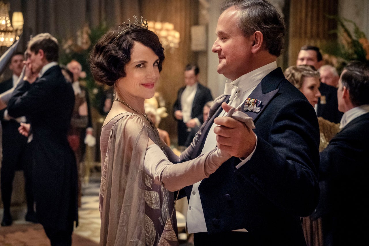 Hjū Bonnevilla ar Elizabeti Makgovernu 2019. gada filmā Downton Abbey filma