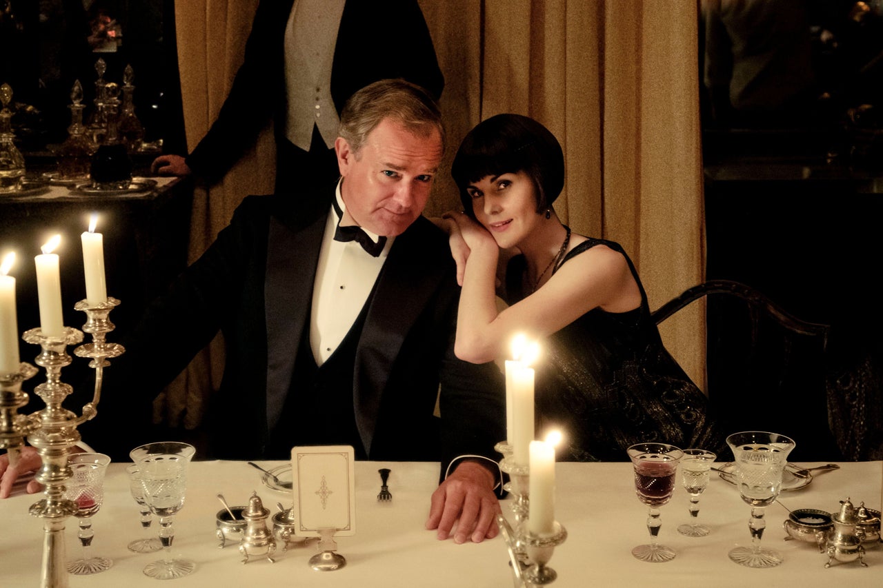 Hjū uz Downton Abbey komplektu ar savu ekrānā meitu Mišelu Dokeriju