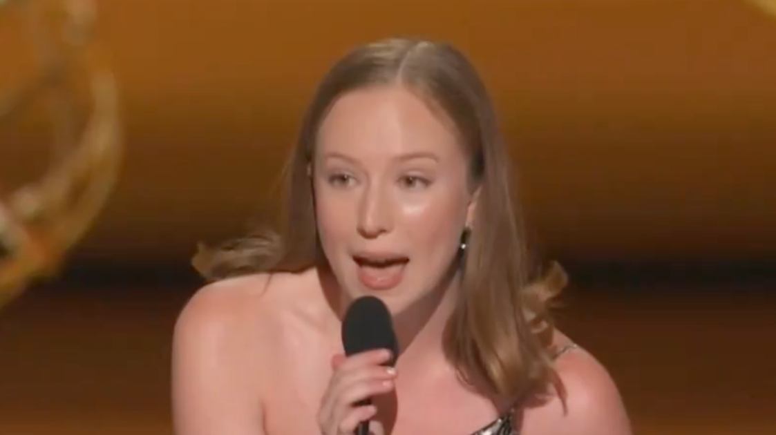 'Hacks' Star Slams Trump's Agenda And Only Needs 2 Words To Do It