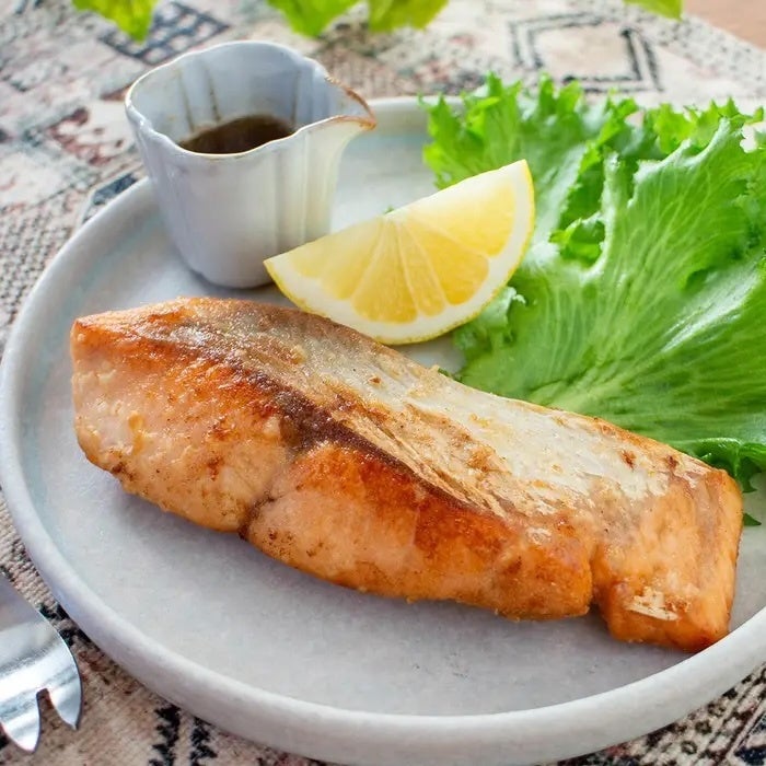 【サケはそのまま焼かないで!】アレに漬けて焼くとビビるほど旨くなる。焼き鮭の絶品レシピ4選 | ハフポスト LIFE