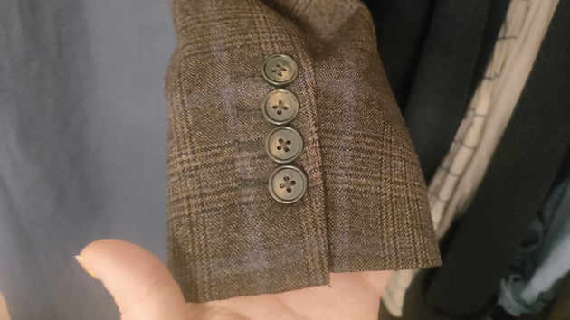 Suit sleeve buttons