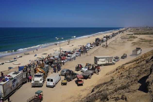 Palestinians flee from northern Gaza to the south via Rashid Street, carrying with them the belongings loaded on vehicles and carts they can take due to the intense attacks by Israeli army on areas in the northern Gaza Strip and mandatory evacuation warnings, in Gaza City, Gaza on Sept. 17, 2025.