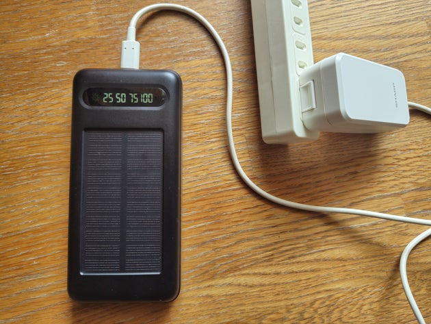 3COINS ソーラー充電モバイルバッテリー