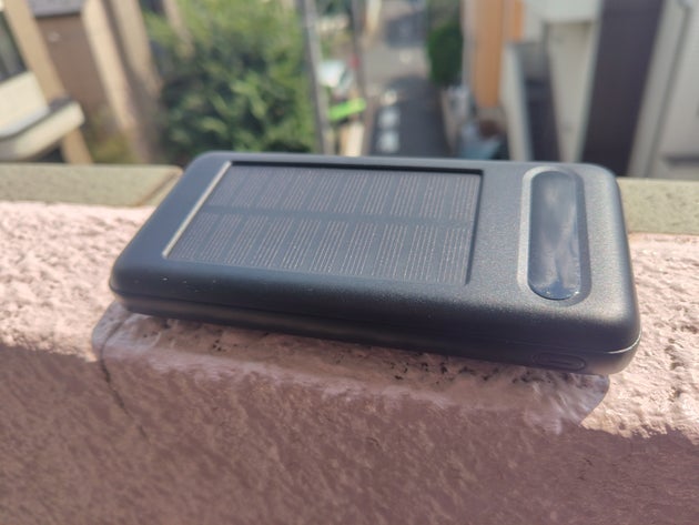 3COINS ソーラー充電モバイルバッテリー