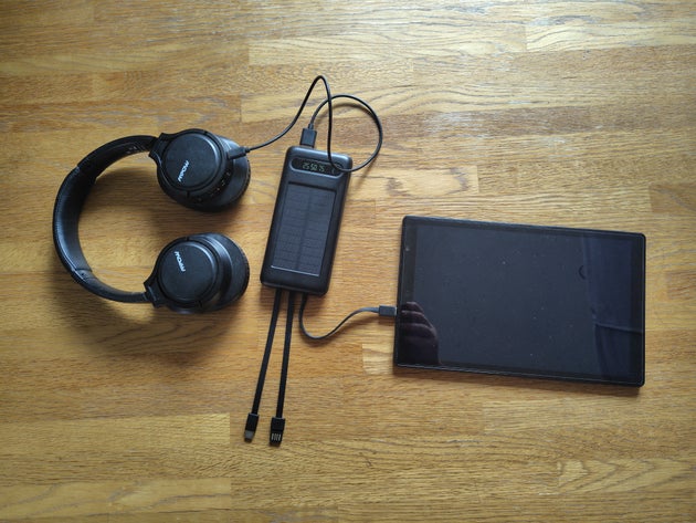 3COINS ソーラー充電モバイルバッテリー