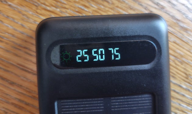 3COINS ソーラー充電モバイルバッテリー