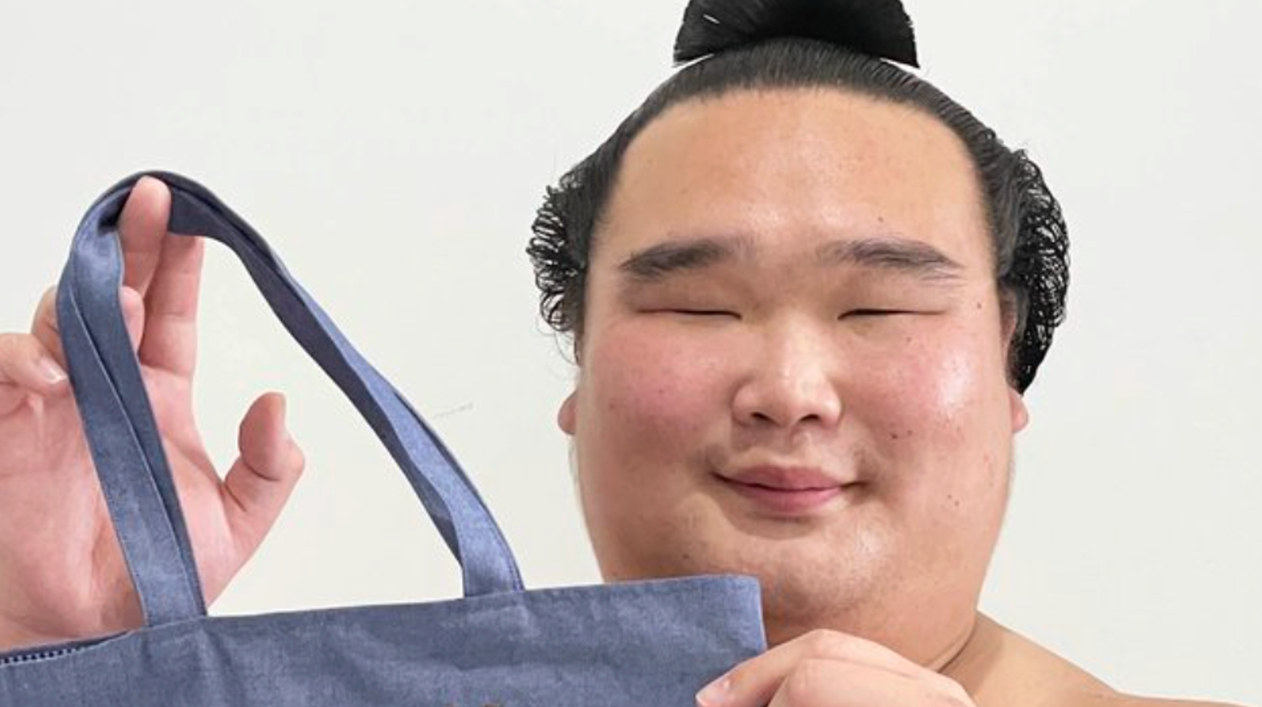 ファミリア 日本相撲協会 チャーム familiar 相撲 力士 大相撲 初の