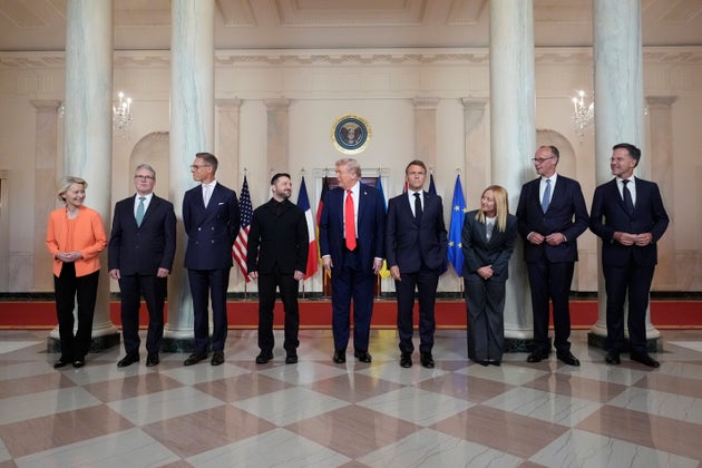 European Commission President Ursula von der Leyen, from left, British Prime Minister Keir Starmer, Finland's President Alexander Stubb, Ukrainian President Volodymyr Zelenskyy, President Donald Trump, France's President Emmanuel Macron, Italy's Prime Minister Giorgia Meloni, Germany's Chancellor Friedrich Merz and NATO Secretary General Mark Rutte stand before a group photo in the Grand Foyer of the White House, Monday, Aug. 18, 2025, in Washington. 